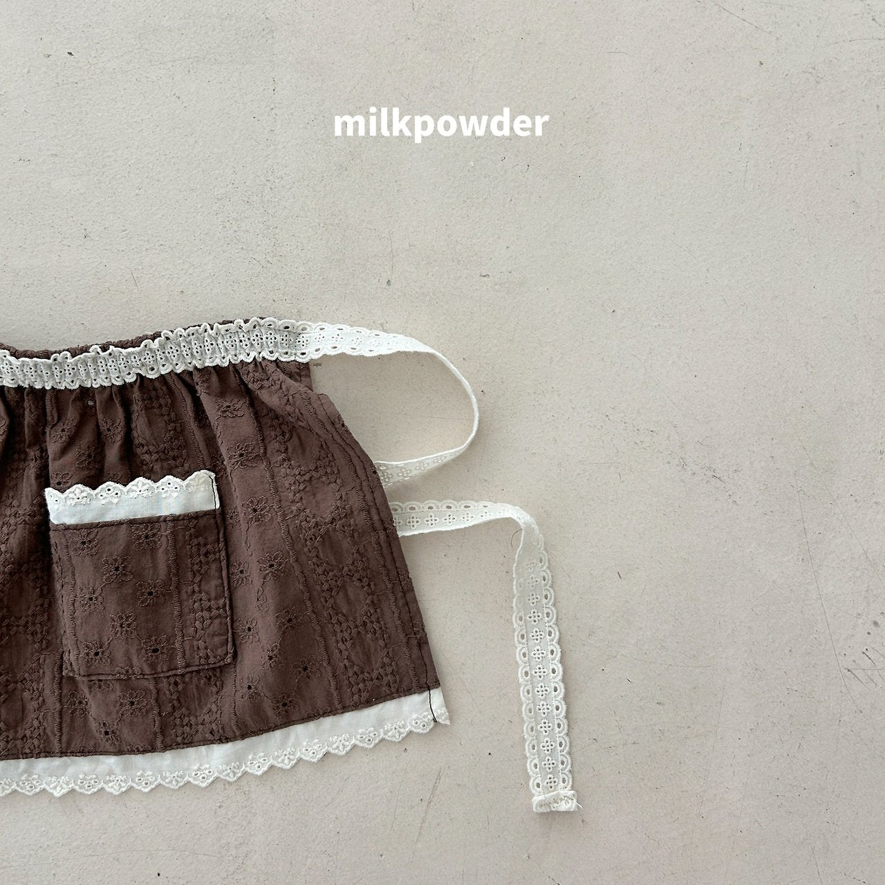 ［milk powder］Mimi apron