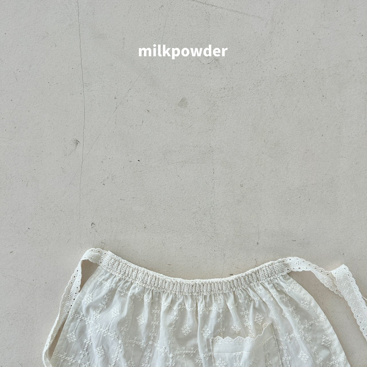 ［milk powder］Mimi apron