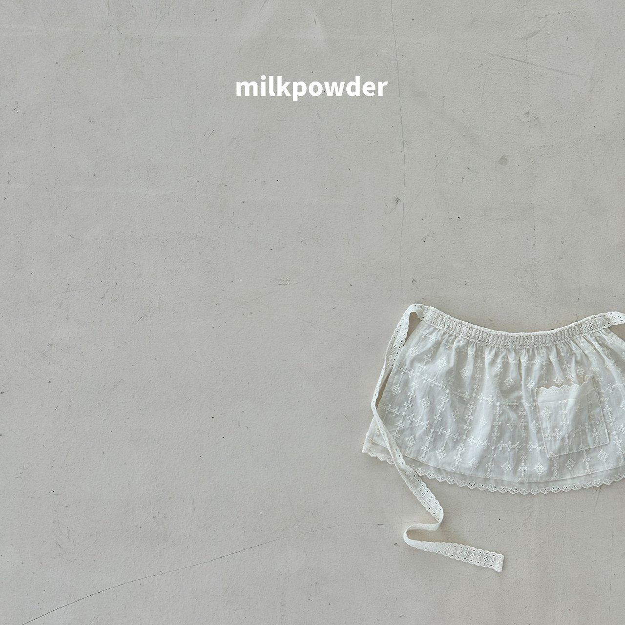 ［milk powder］Mimi apron