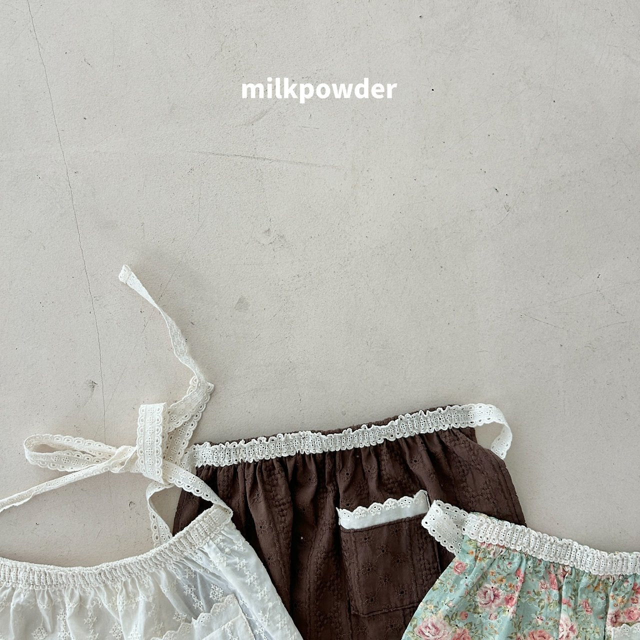 ［milk powder］Mimi apron