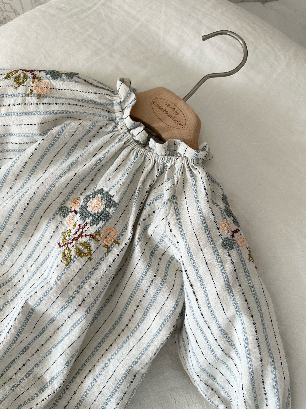 ［monbebe］Olivia embroidery rompers