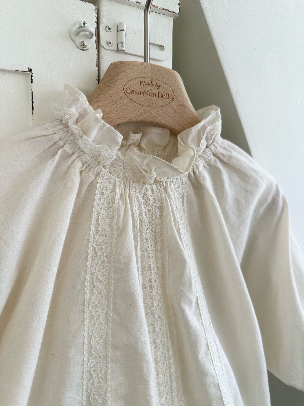 ［monbebe］Chloe lace blouse