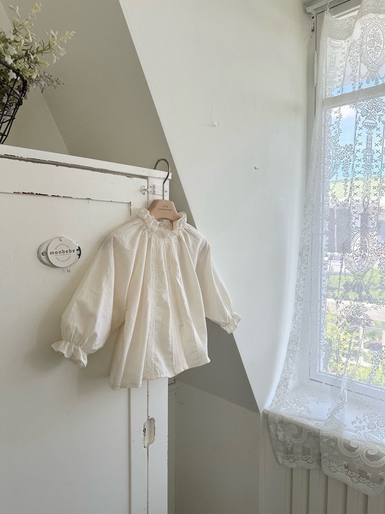 ［monbebe］Chloe lace blouse