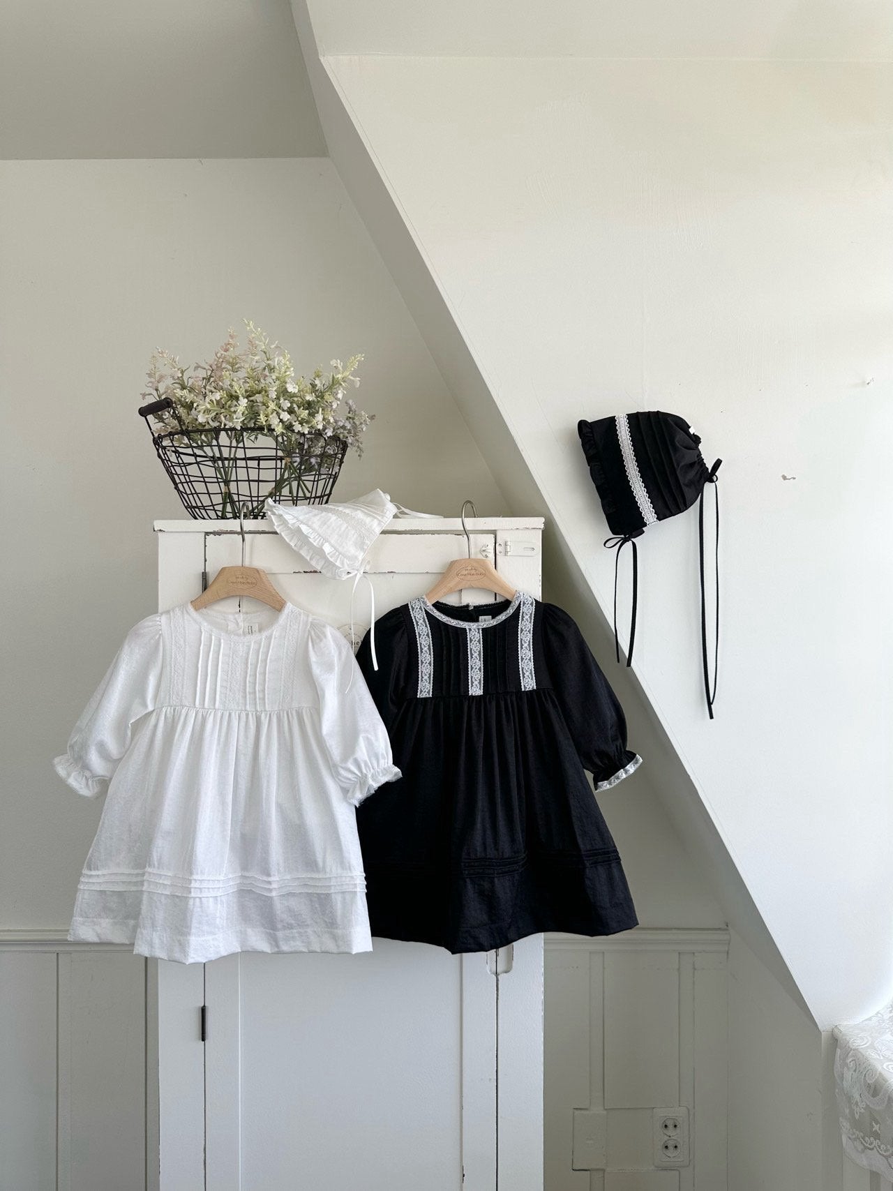 ［monbebe］Satin tuck one-piece (kids)