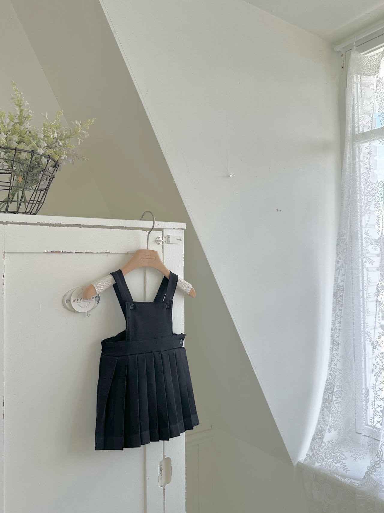 ［monbebe］Lui pleats suspender skirt