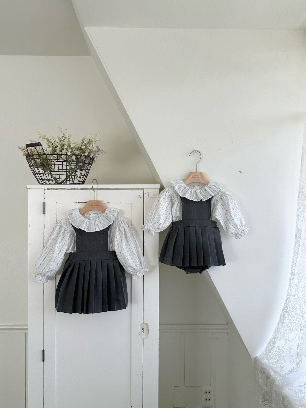 ［monbebe］Lui pleats suspender skirt