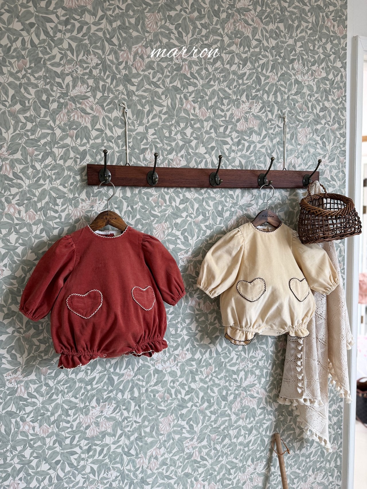 ［marron］Heart corduroy rompers