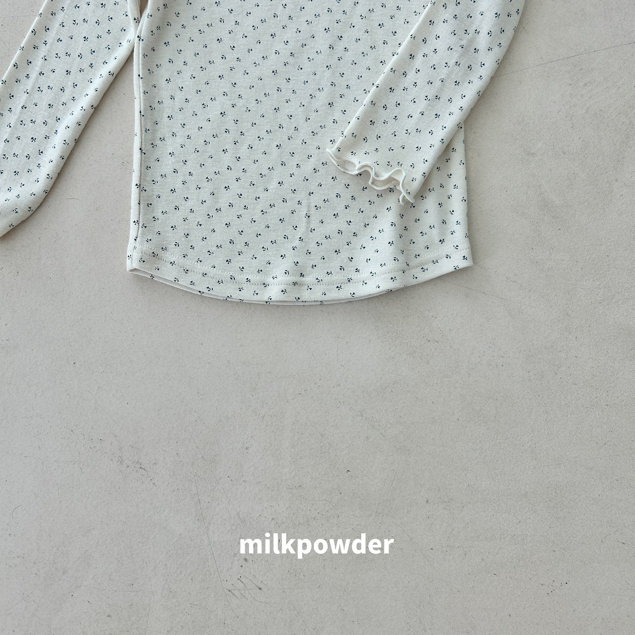 ［milk powder］Mellow flower tee