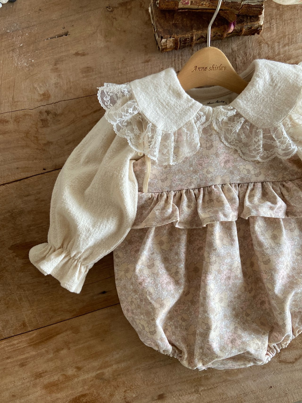 ［Anne shirley］Doha frill ribbon rompers (flower)