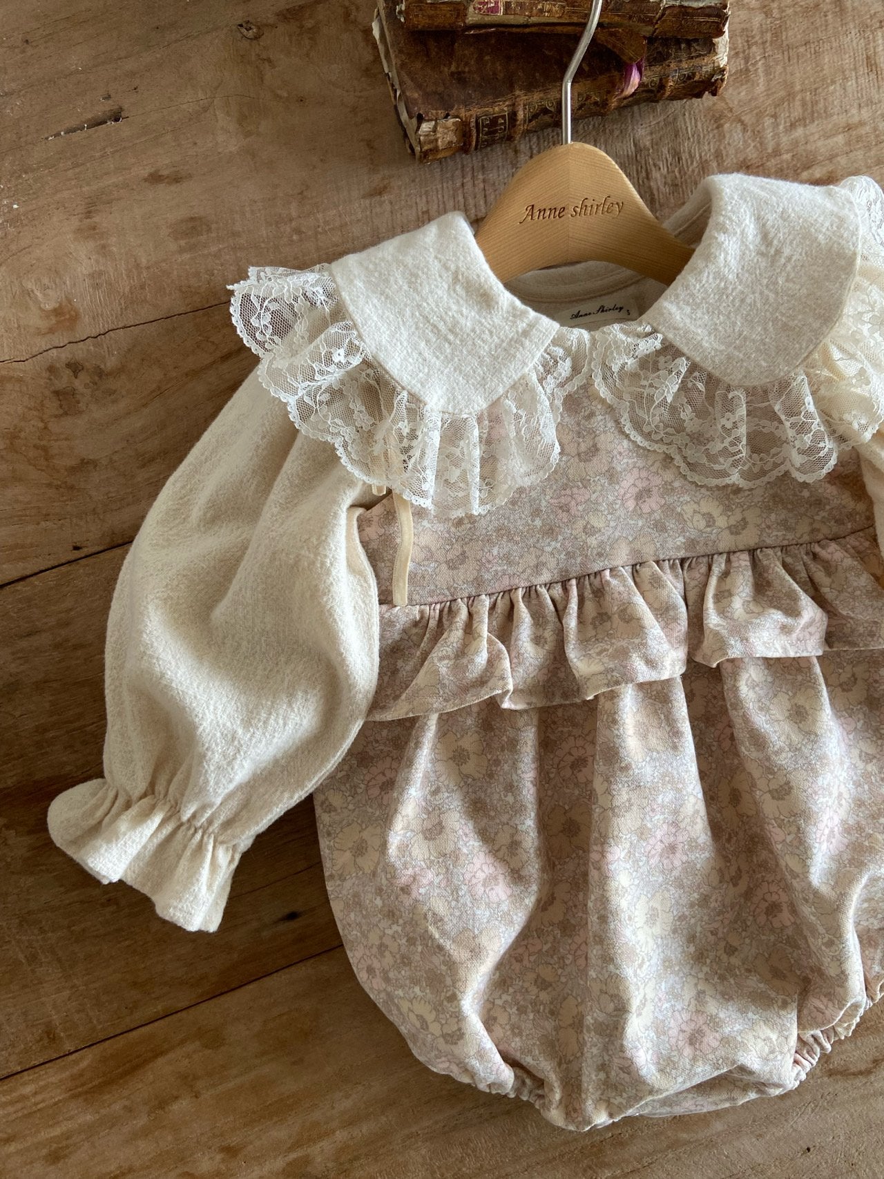 ［Anne shirley］Doha frill ribbon rompers (flower)