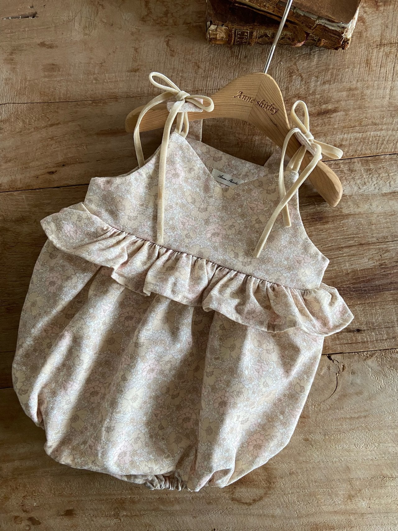 ［Anne shirley］Doha frill ribbon rompers (flower)