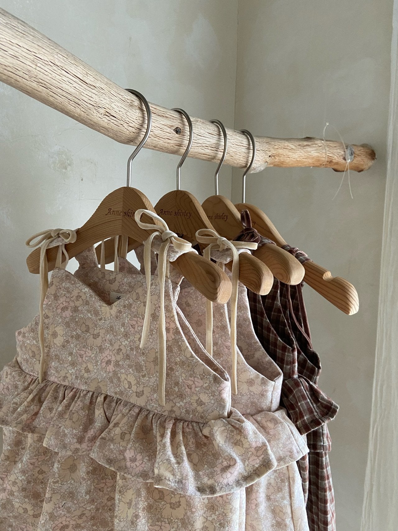 ［Anne shirley］Signature frill ribbon one-piece (flower)