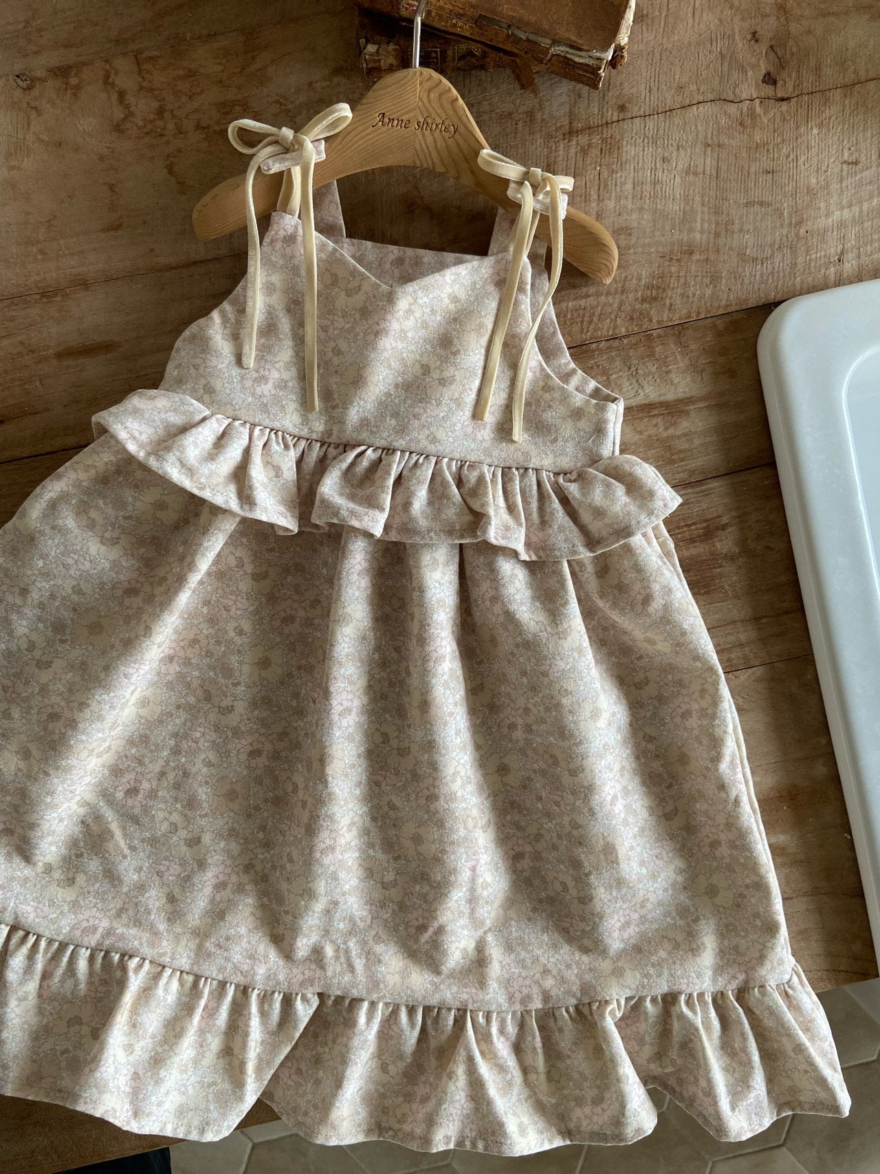 ［Anne shirley］Signature frill ribbon one-piece (flower)