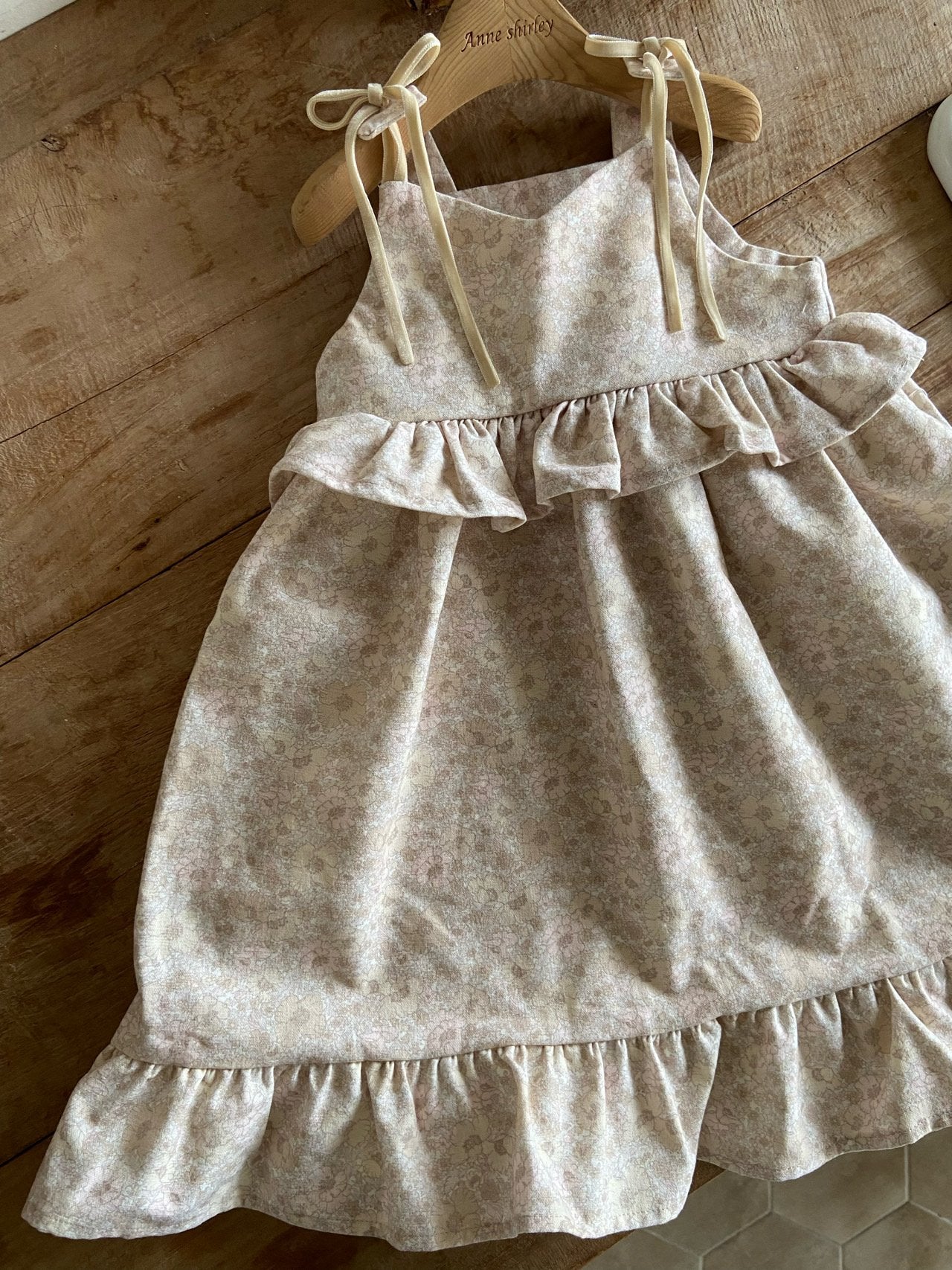 ［Anne shirley］Signature frill ribbon one-piece (flower)