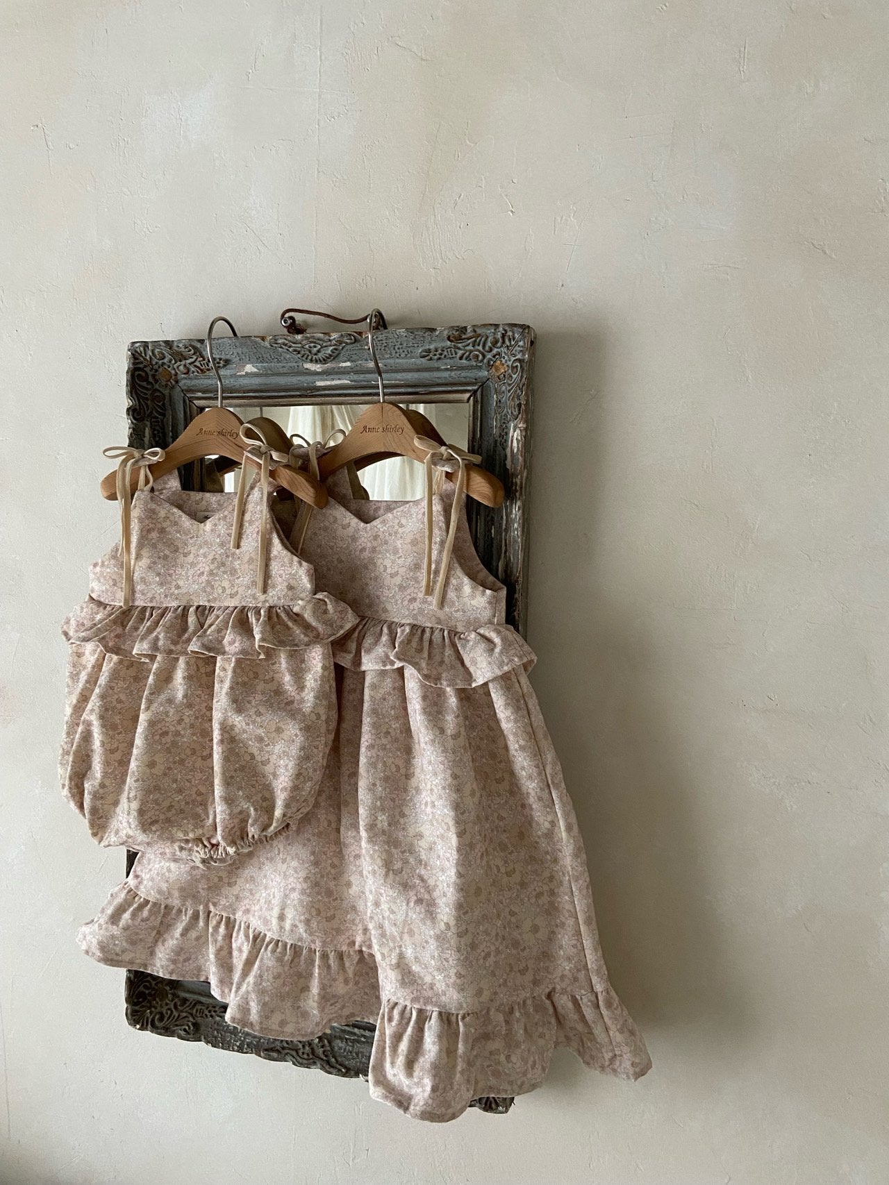 ［Anne shirley］Signature frill ribbon one-piece (flower)