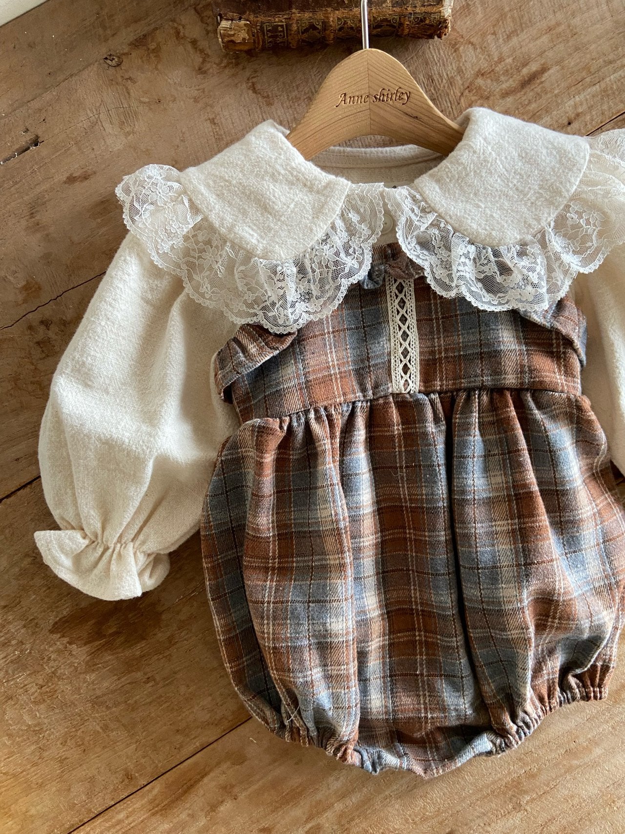［Anne shirley］Boe check rompers (brown)