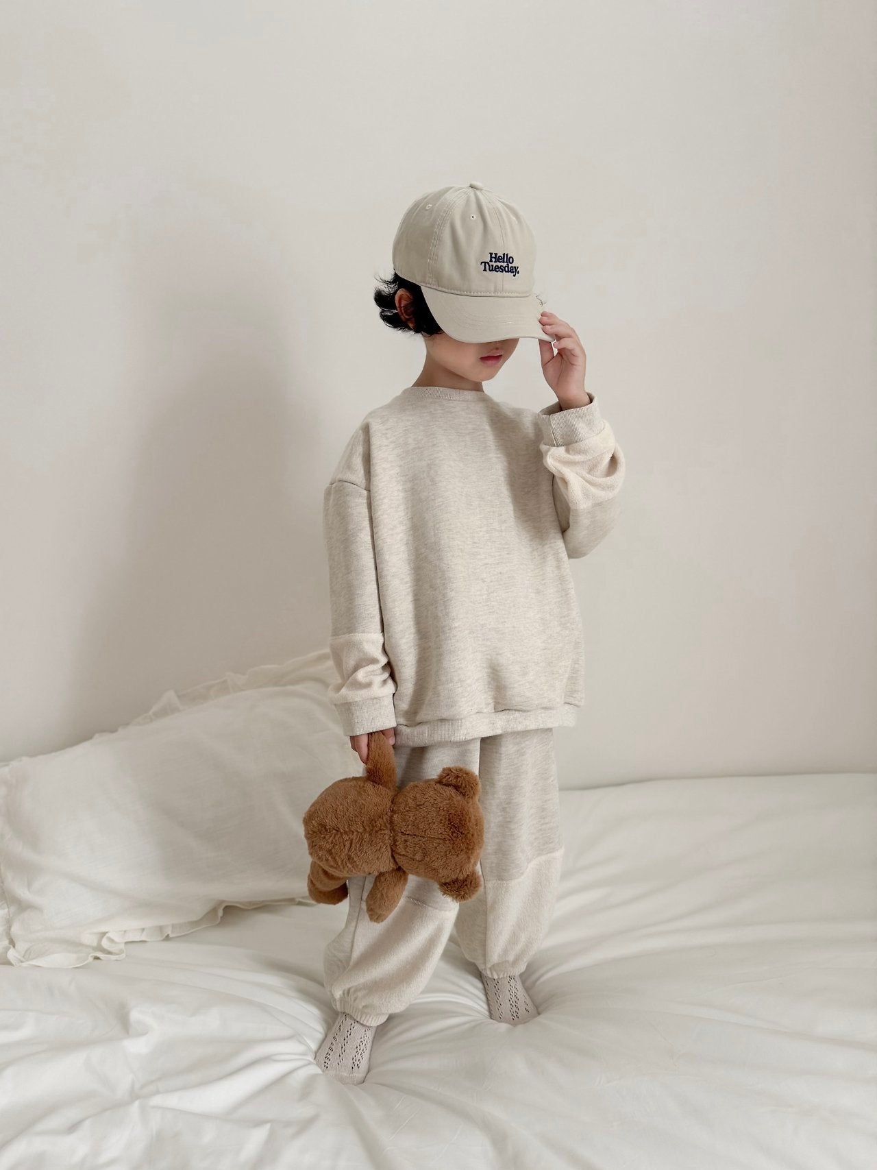 ［MoA］Cream jogger pants