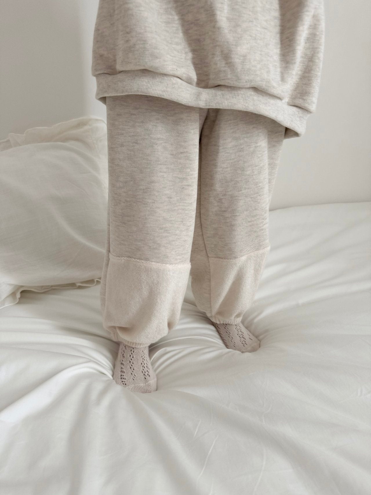 ［MoA］Cream jogger pants