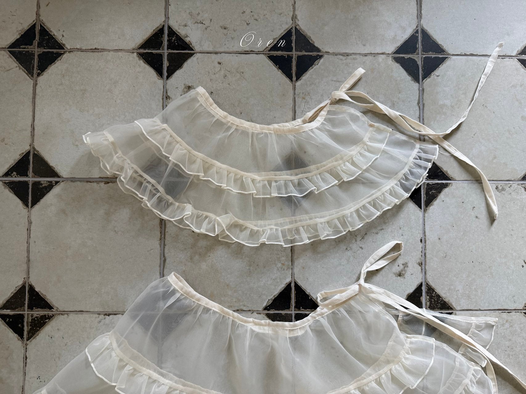 ［OREN］Oganza frill apron (kids)