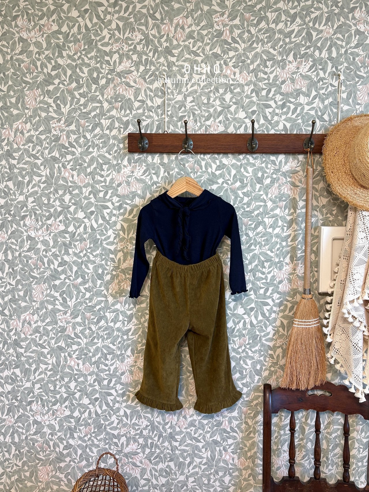［ohho］Soft corduroy frill pants