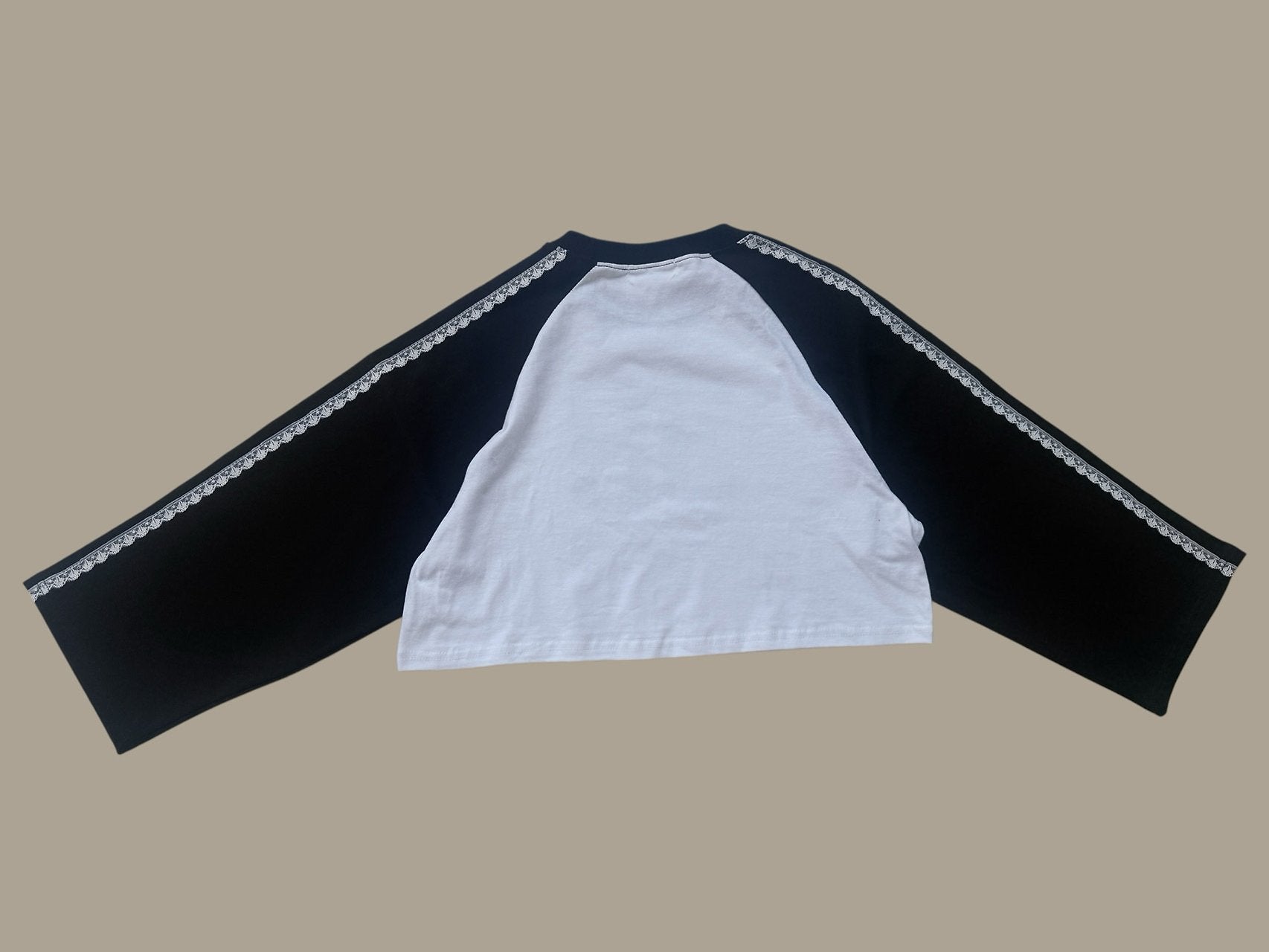 [DOREDORE] Lace raglan crop tee