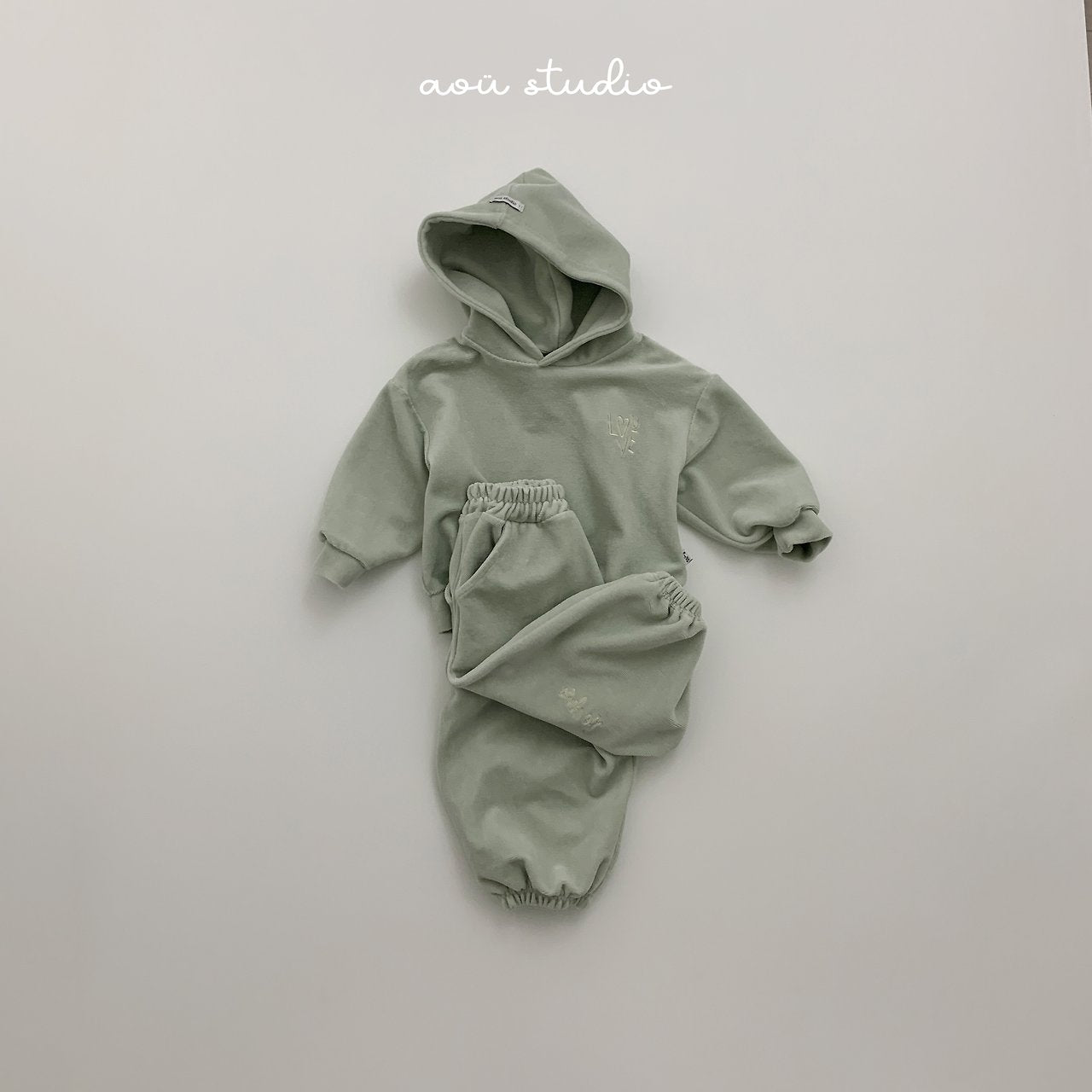 [aou studio] Beluga hoodie