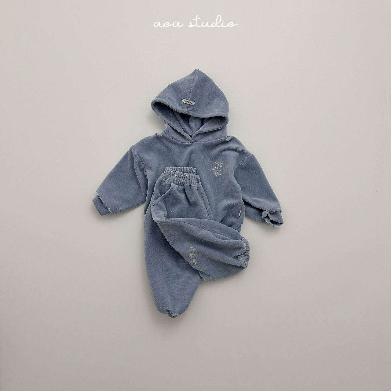 [aou studio] Beluga hoodie