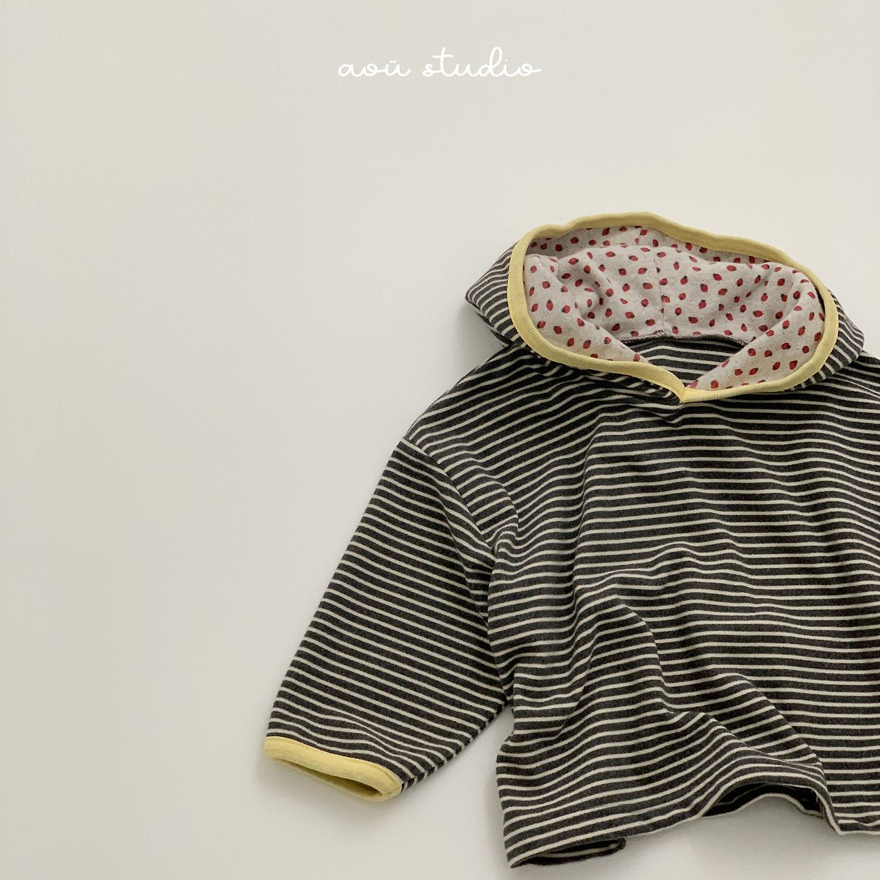 [aou studio] Strawberry hoodie