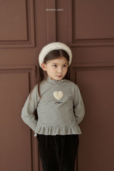 [momo ann] Milk heart frill tops