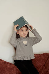 [momo ann] Milk heart frill tops