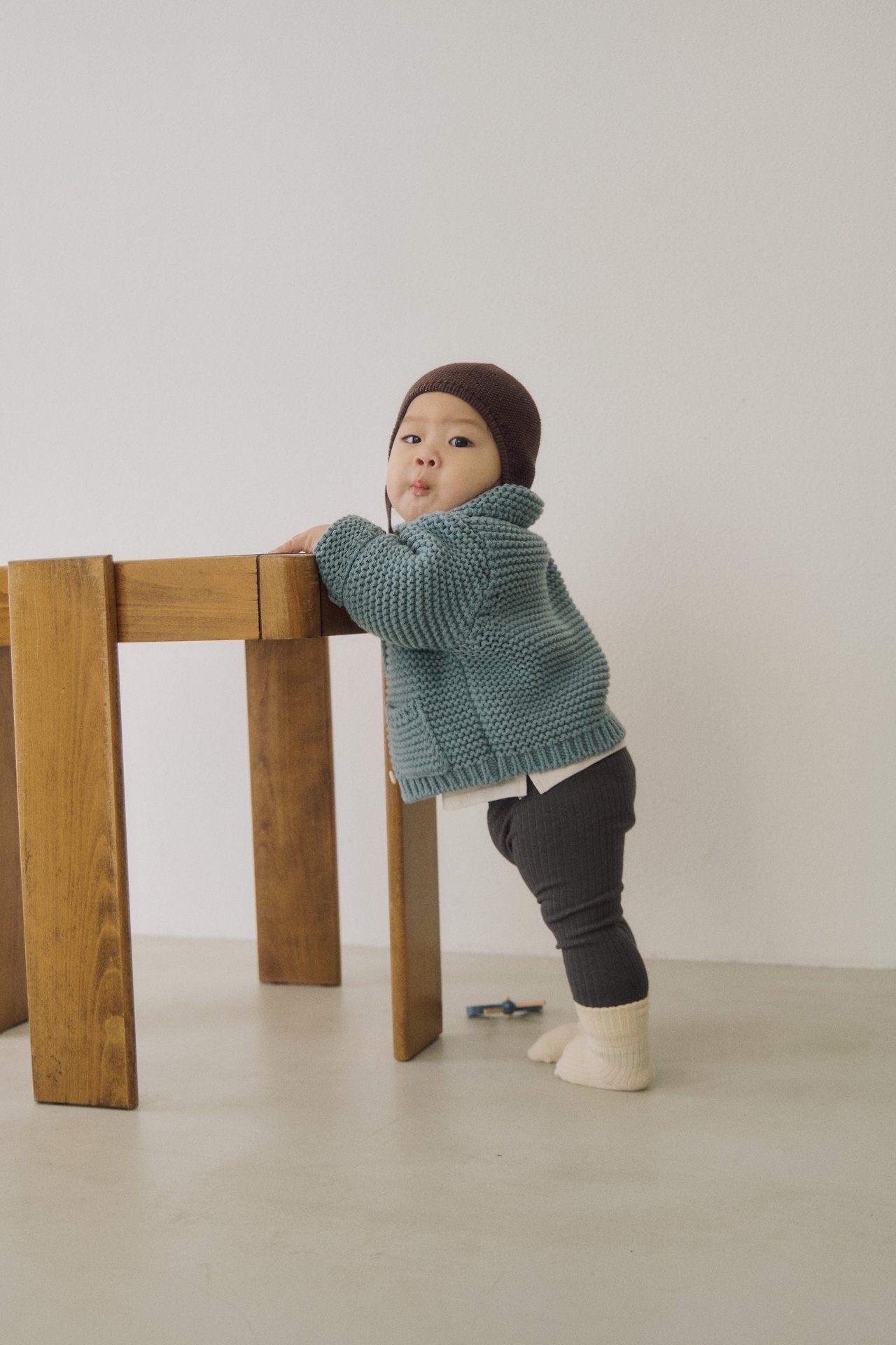 [soye] Shy Bebe Raglan Tee