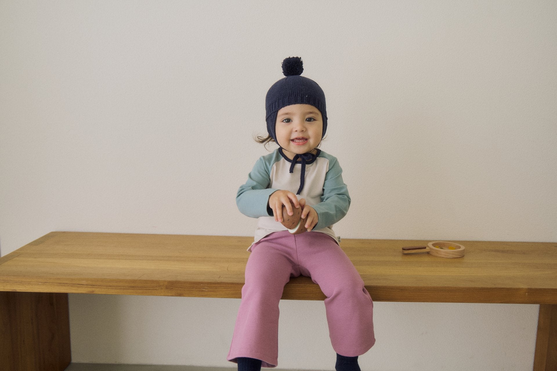 [soye] Shy Bebe Raglan Tee