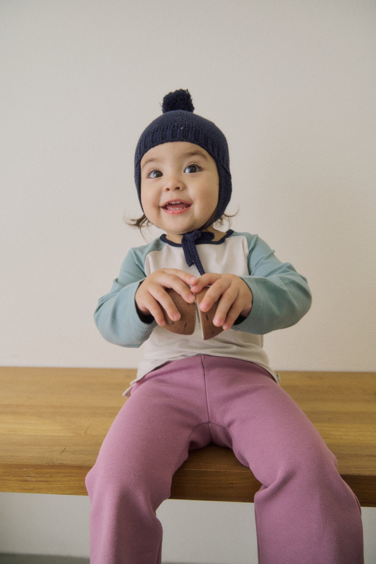 [soye] Shy Bebe Raglan Tee