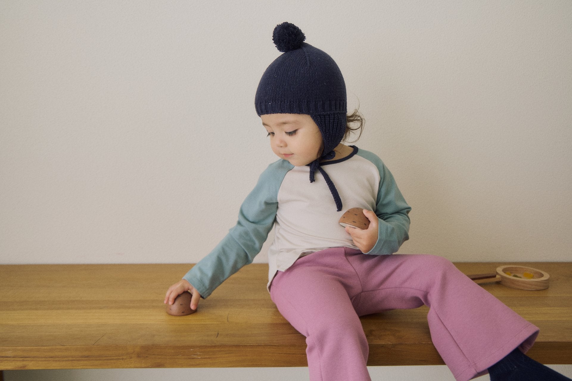 [soye] Shy Bebe Raglan Tee