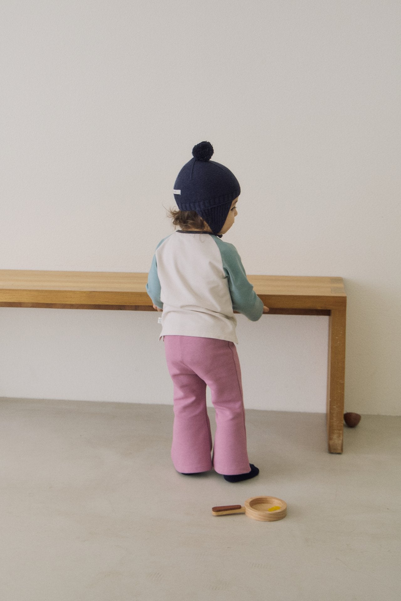 [soye] Shy Bebe Raglan Tee