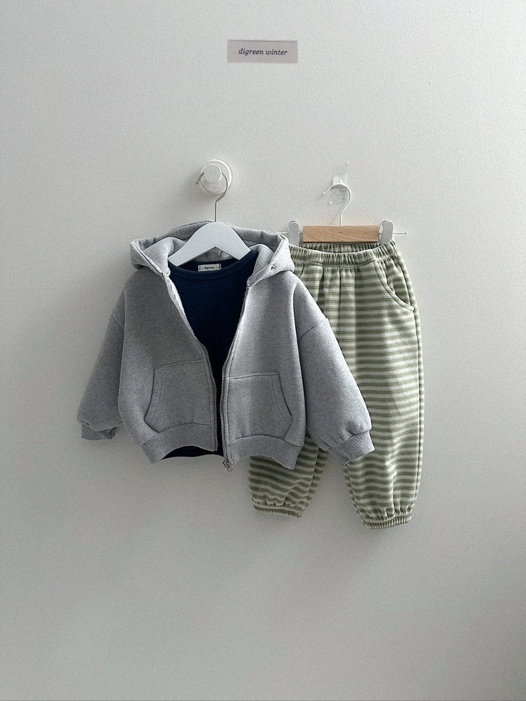 [digreen] Cherry ST Jogger Pants