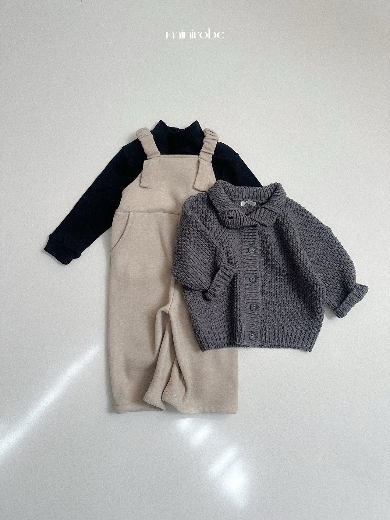 [minirobe] Eyelet turtleneck tee