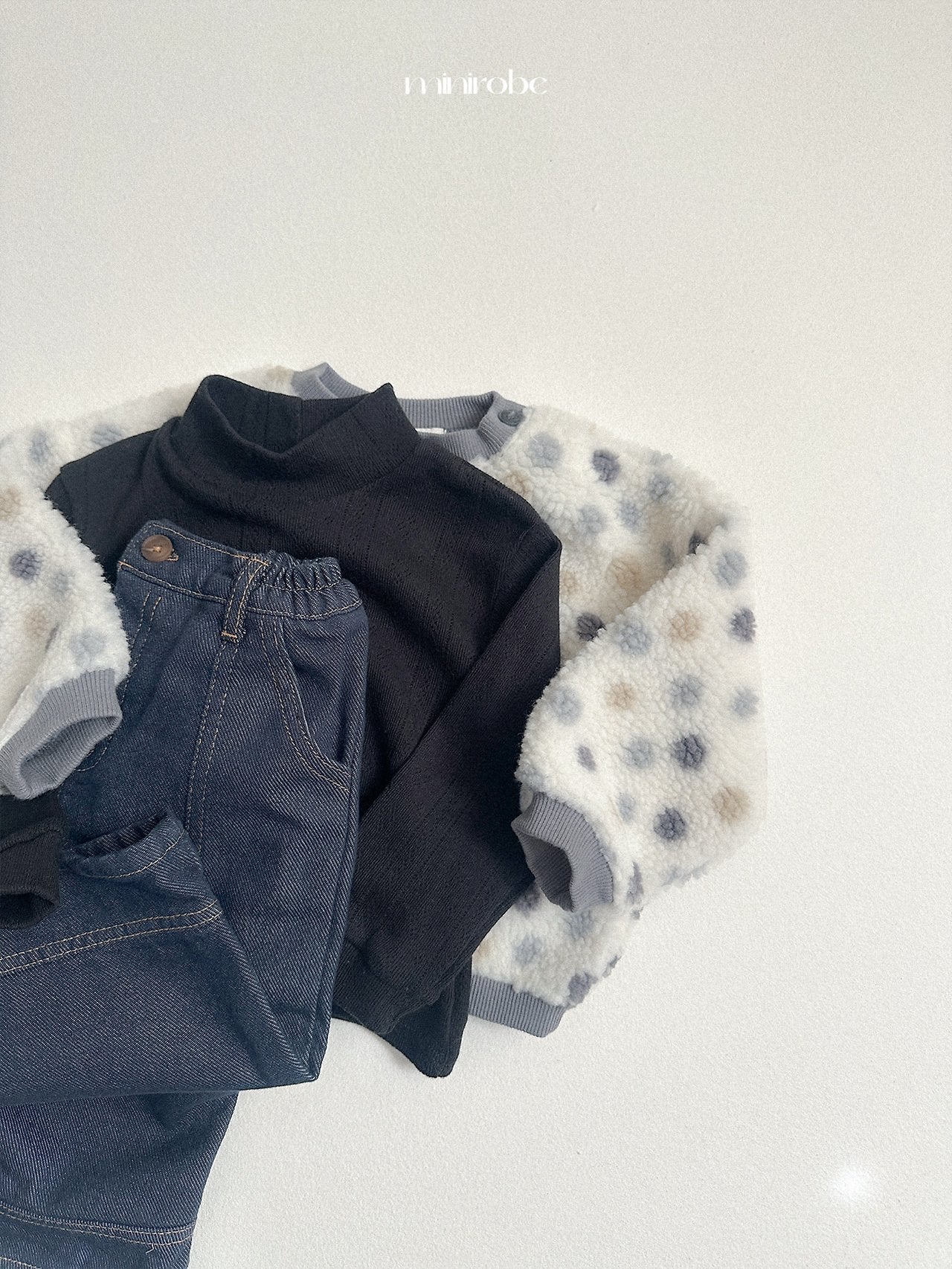 [minirobe] Eyelet turtleneck tee