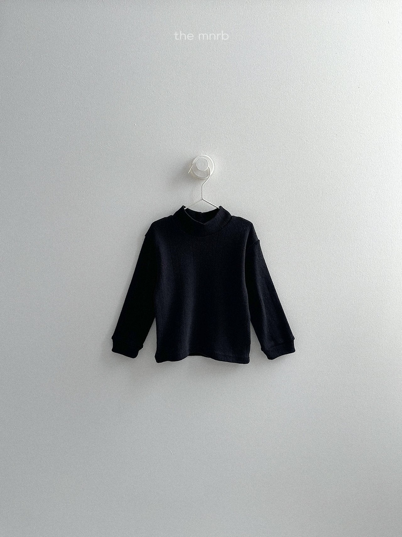 [minirobe] Eyelet turtleneck tee