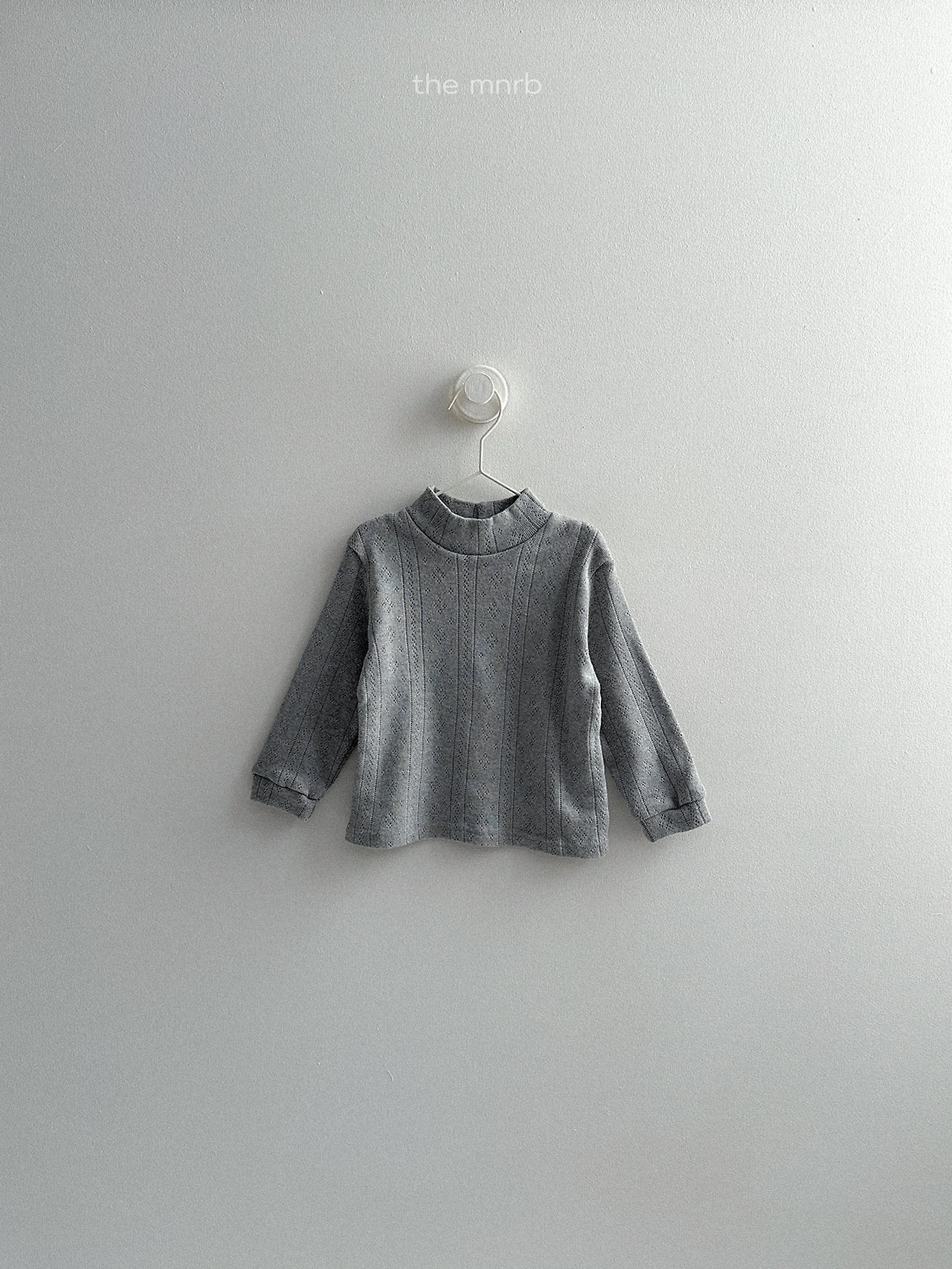 [minirobe] Eyelet turtleneck tee