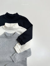 [minirobe] Eyelet turtleneck tee