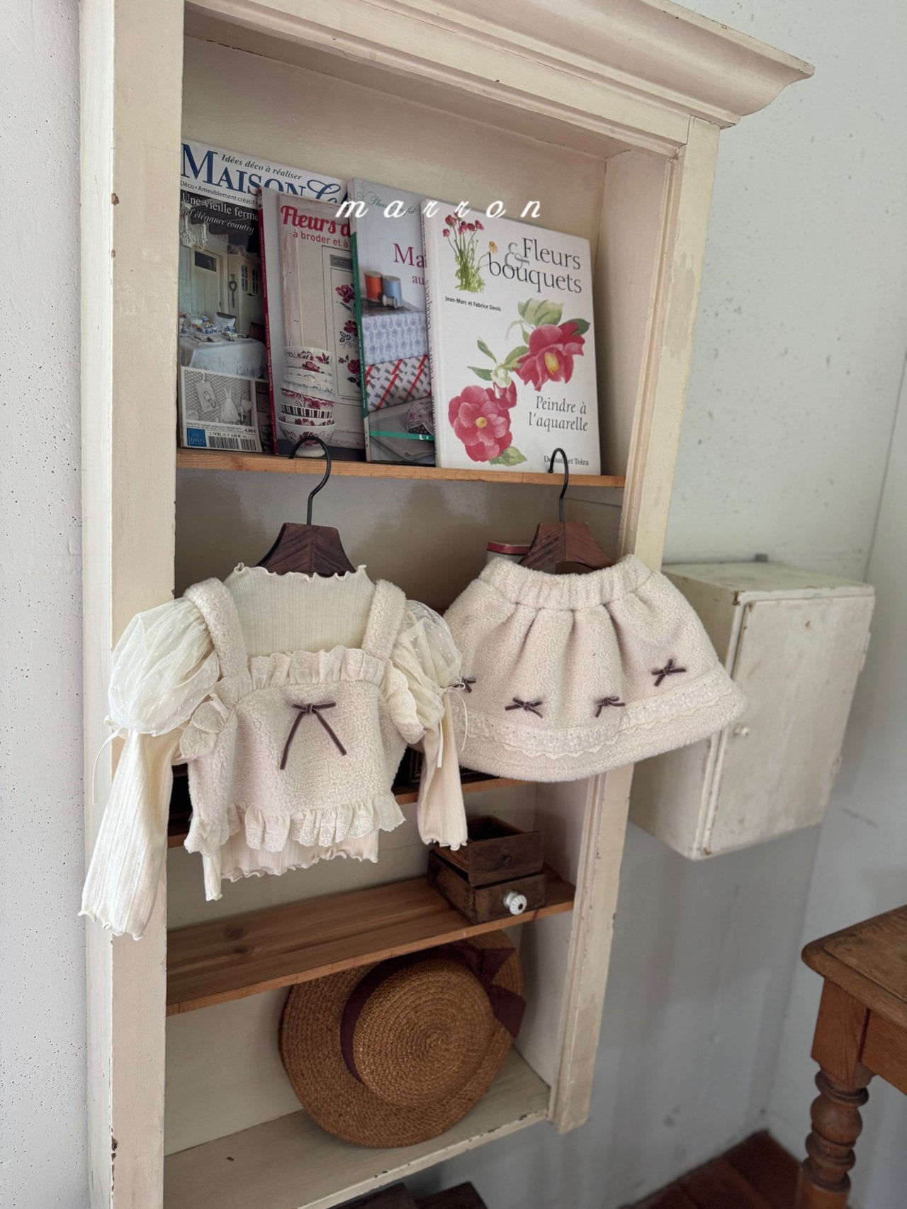 ［marron］Ribbon boa bustier