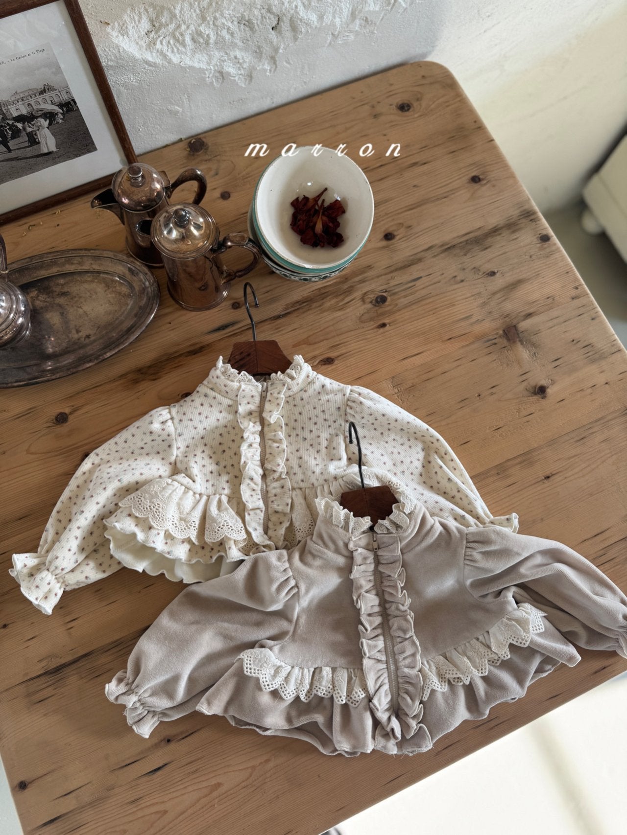 ［marron］Daily frill zip-up