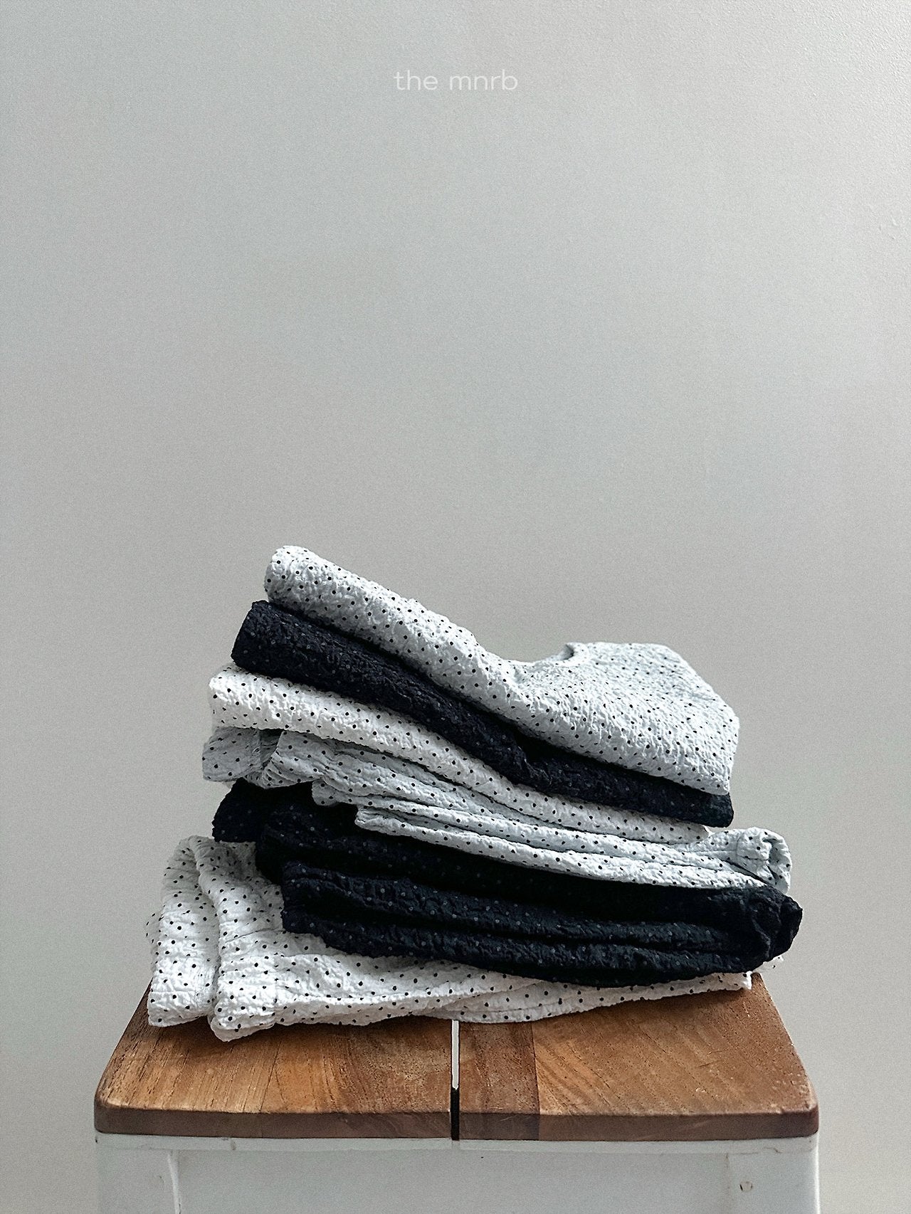 ［minirobe］Dot crinkle blouse