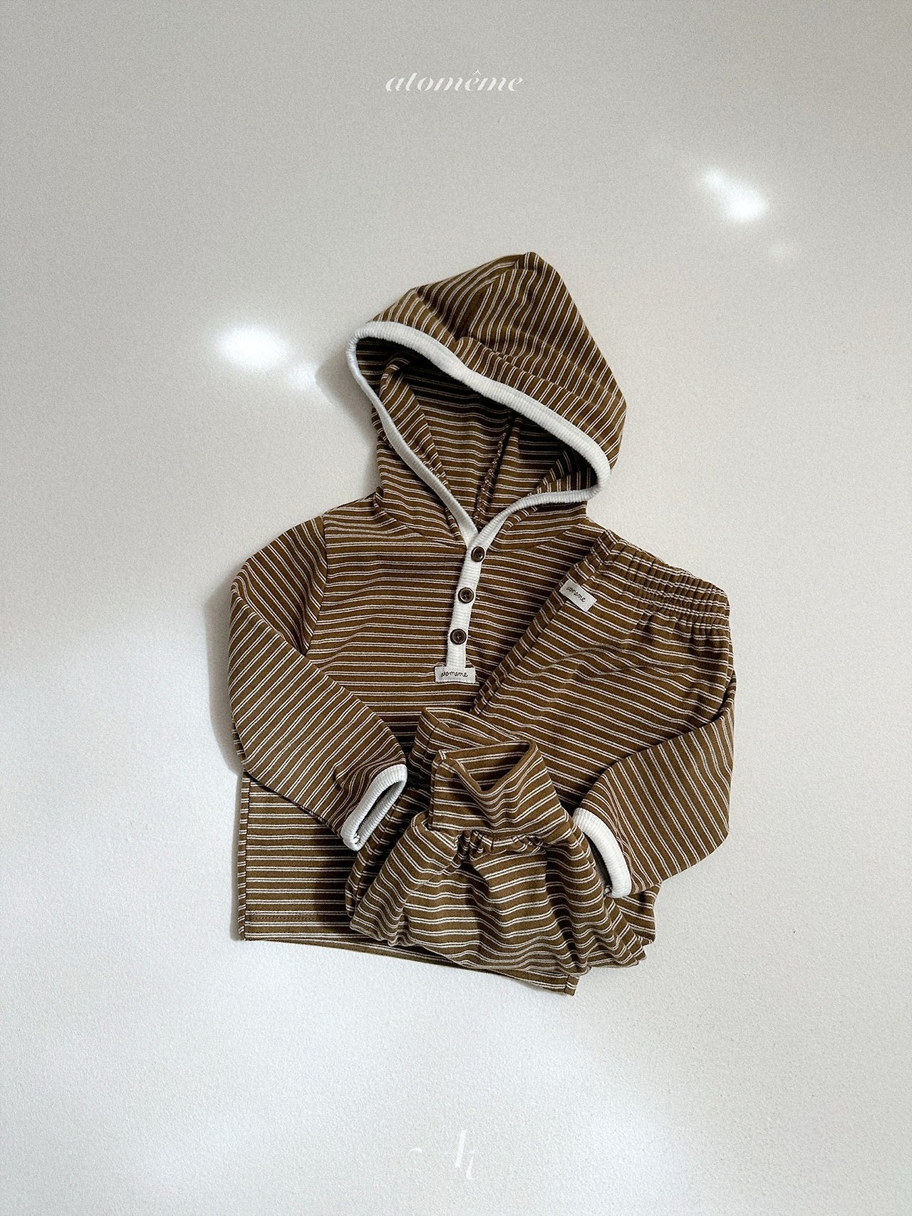 [atomeme] Caramel Stripe Hoodie