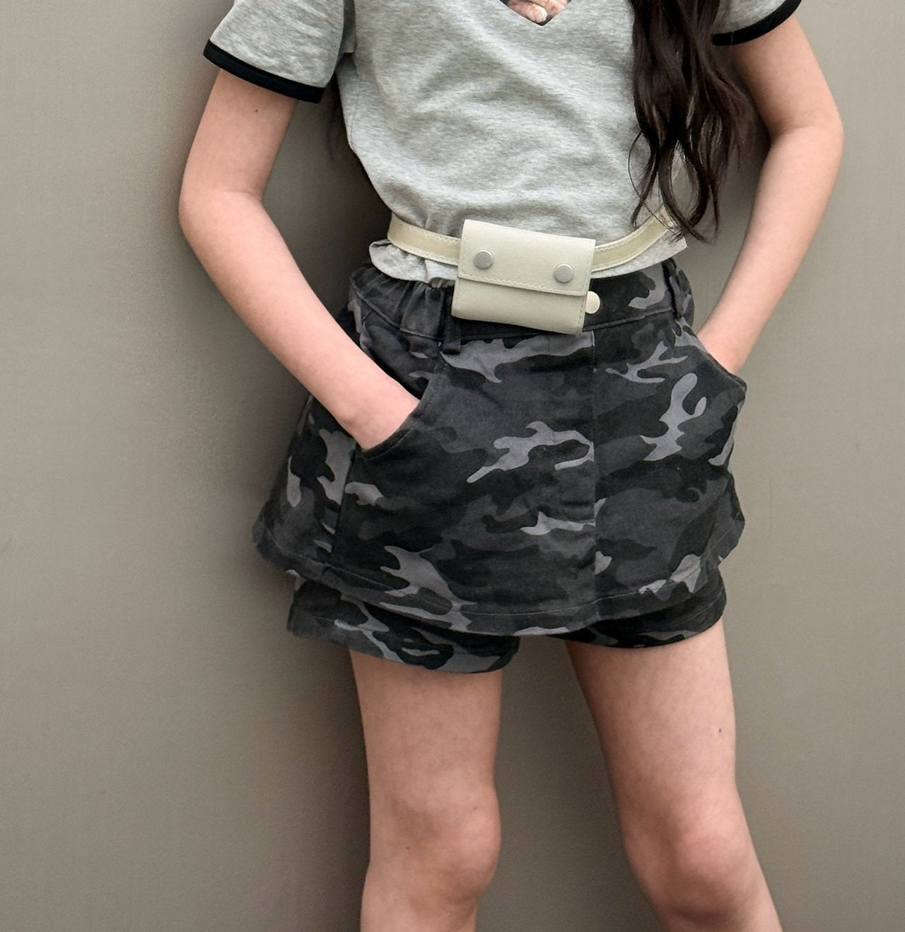 ［comma］Army skirt pants