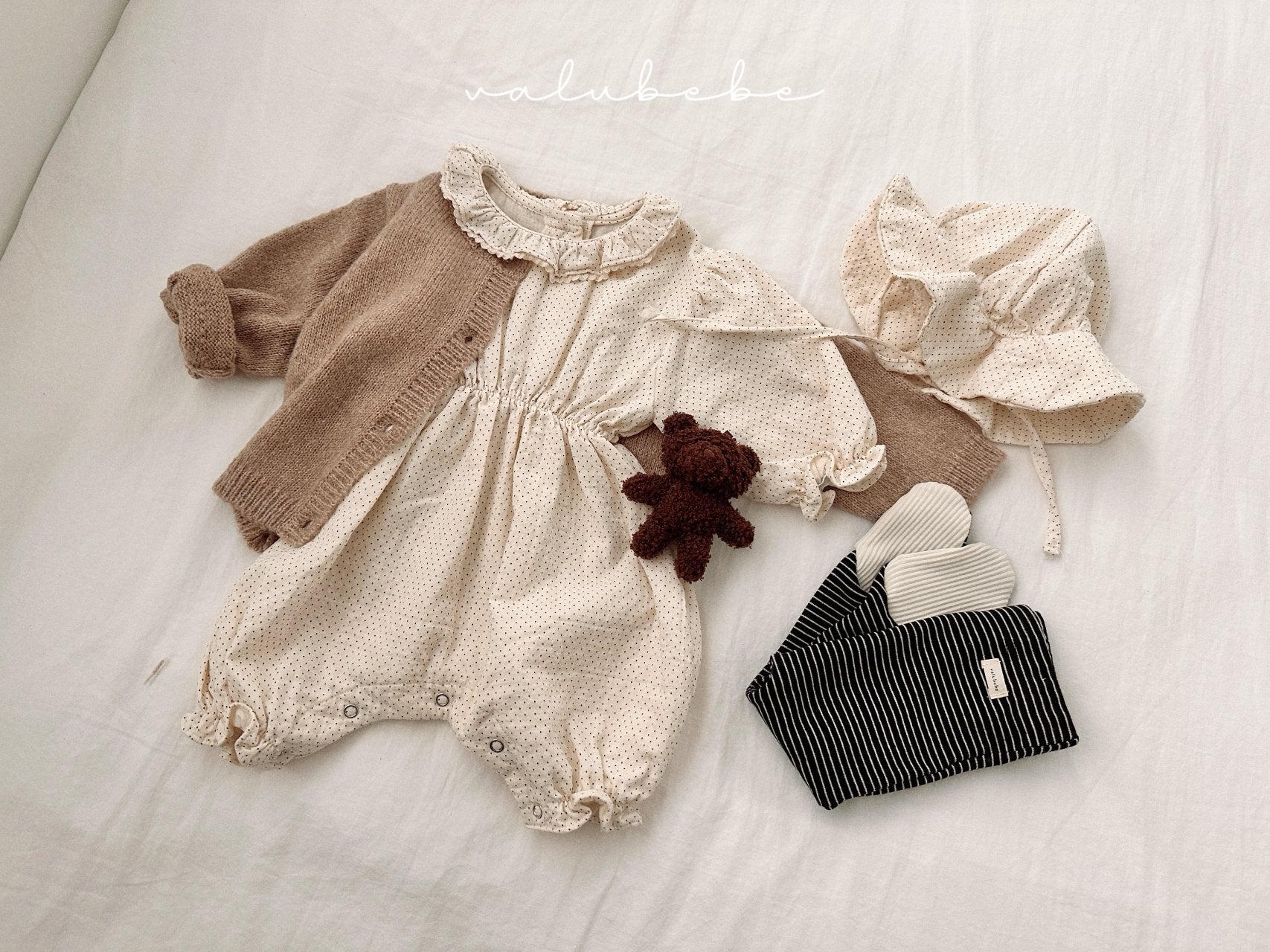 ［valubebe］Dot frill bebe suit (baby)