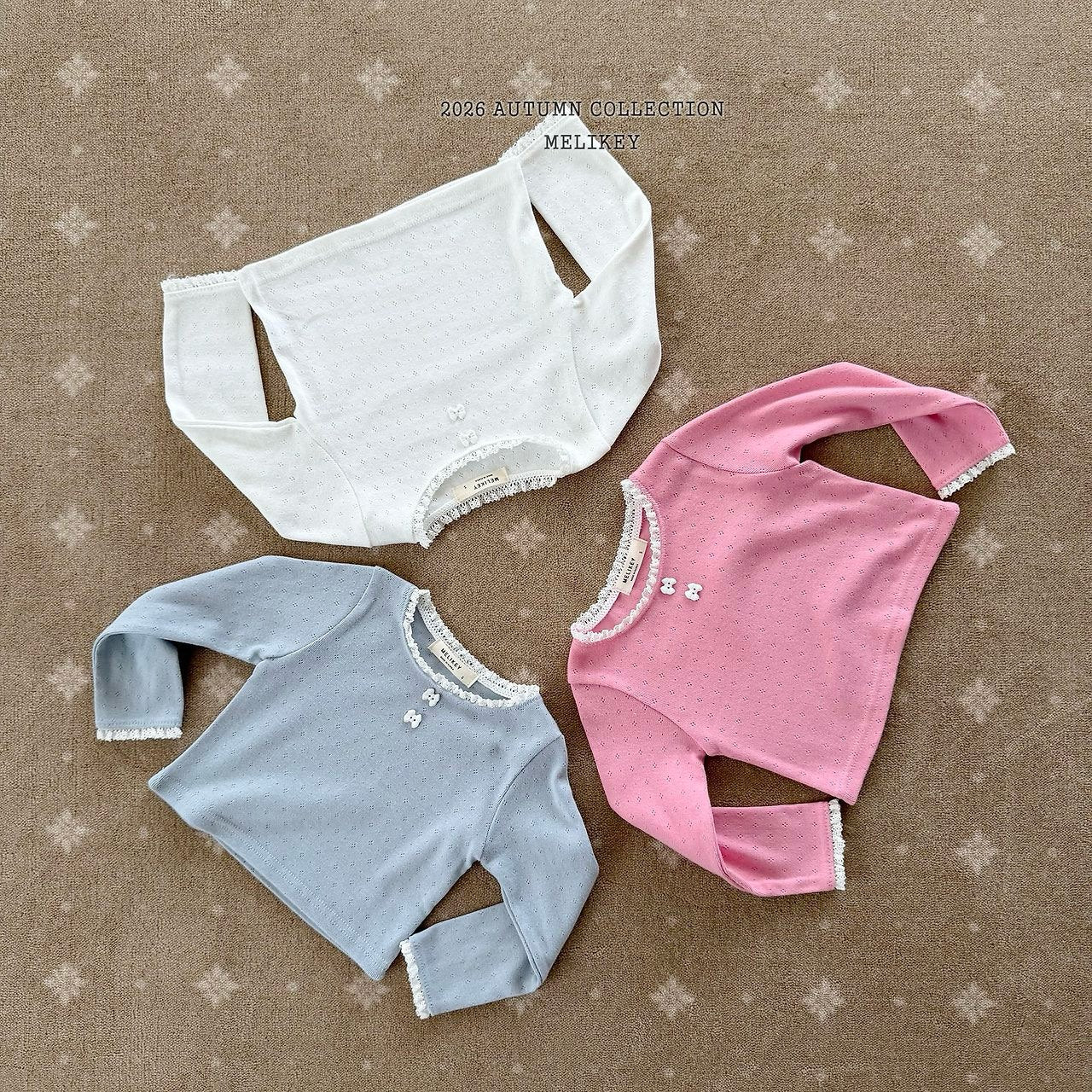 ［Melikey］Ribbon button lace tee