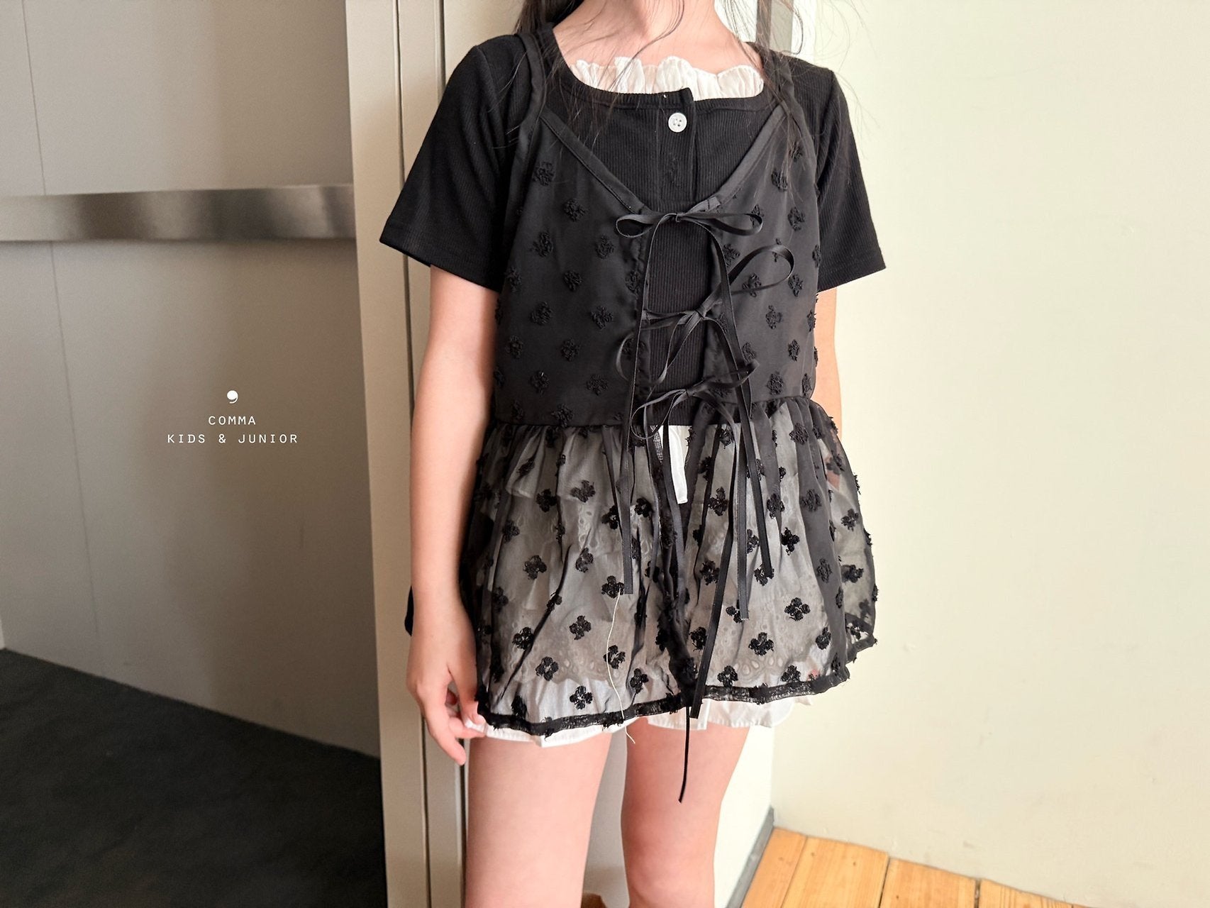 ［comma］Square neck frill tee