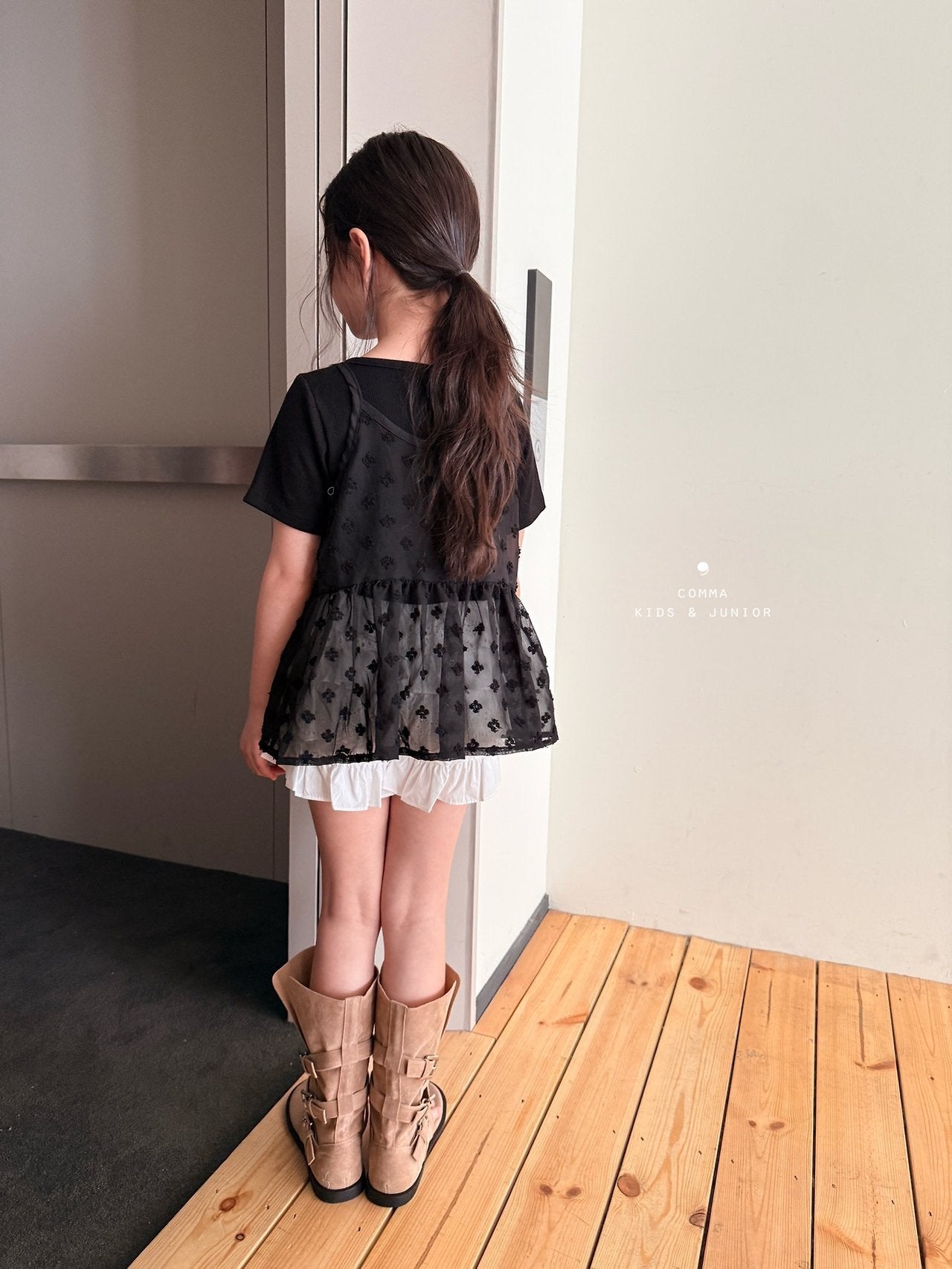 ［comma］Square neck frill tee